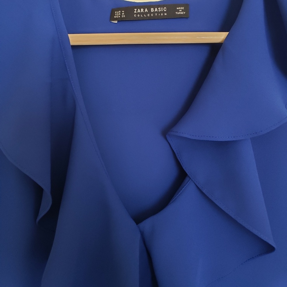 Zara V neck Flutter top - Picture 2 of 3